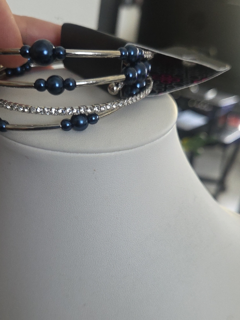 Paparazzi Navy Pearl Rhinestone Coil Bracelet NWT - Picture 4 of 4